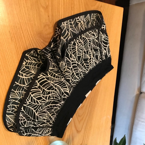 lululemon athletica Pants - Lululemon black & white patterned speed shorts
